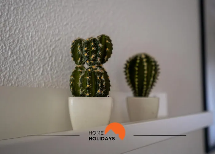 #002 Donalds Flat By Home Holidays