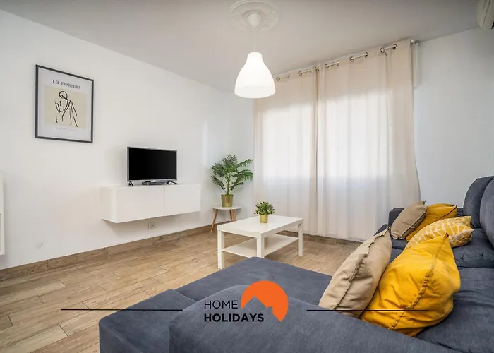 #002 Donalds Flat By Home Holidays
