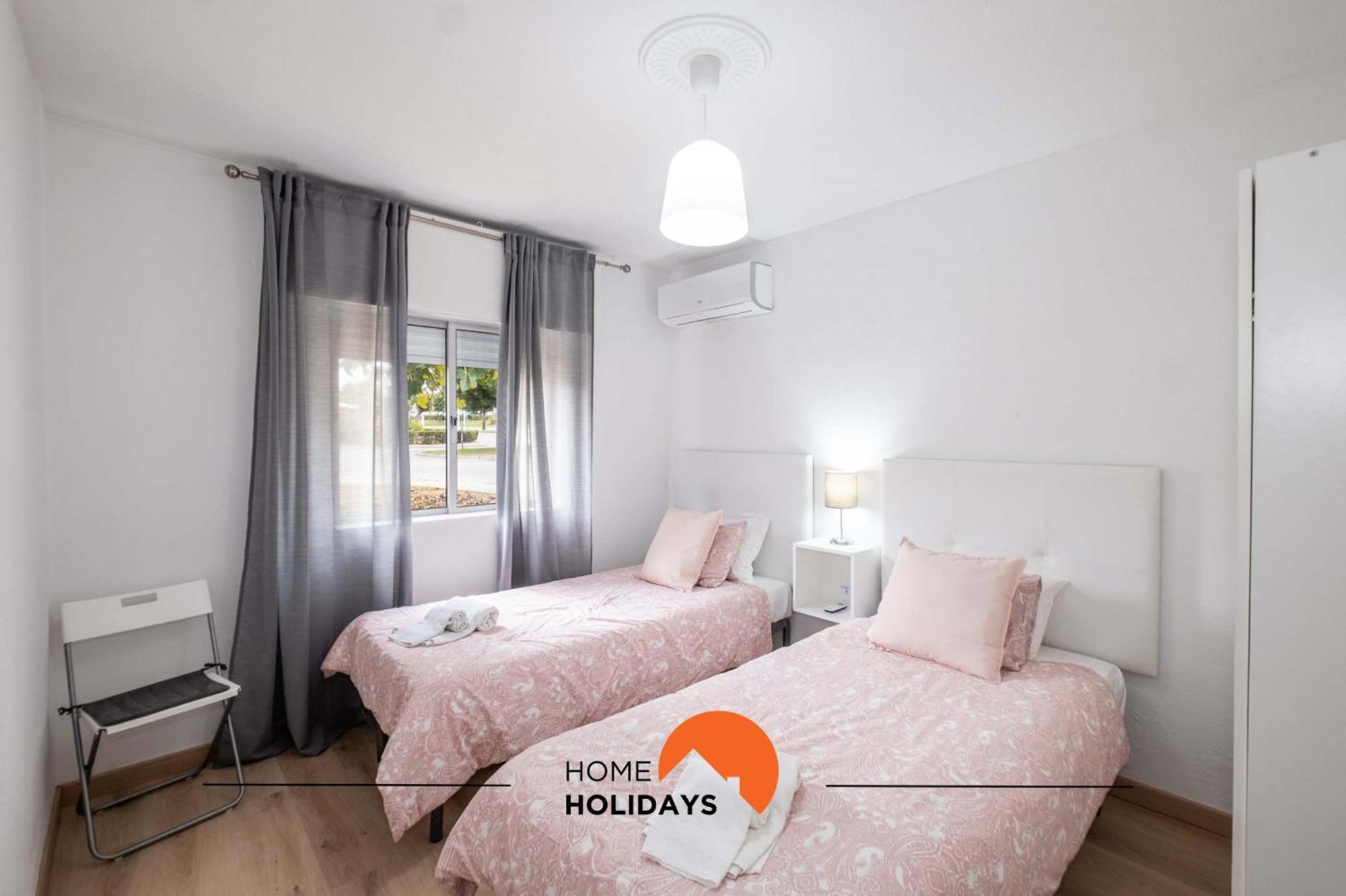 #002 Donalds Flat By Holidays