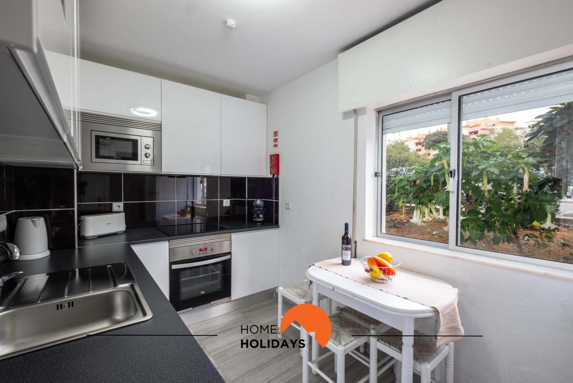 #002 Donalds Flat By Holidays Apartment *