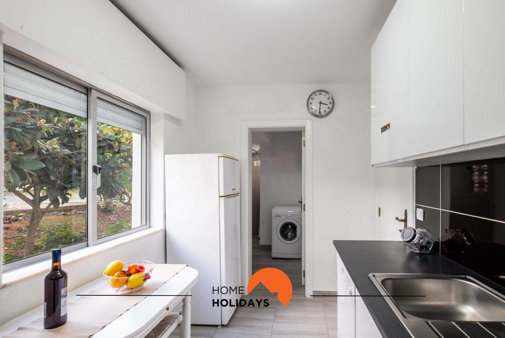 Apartment #002 Donalds Flat By Holidays *
