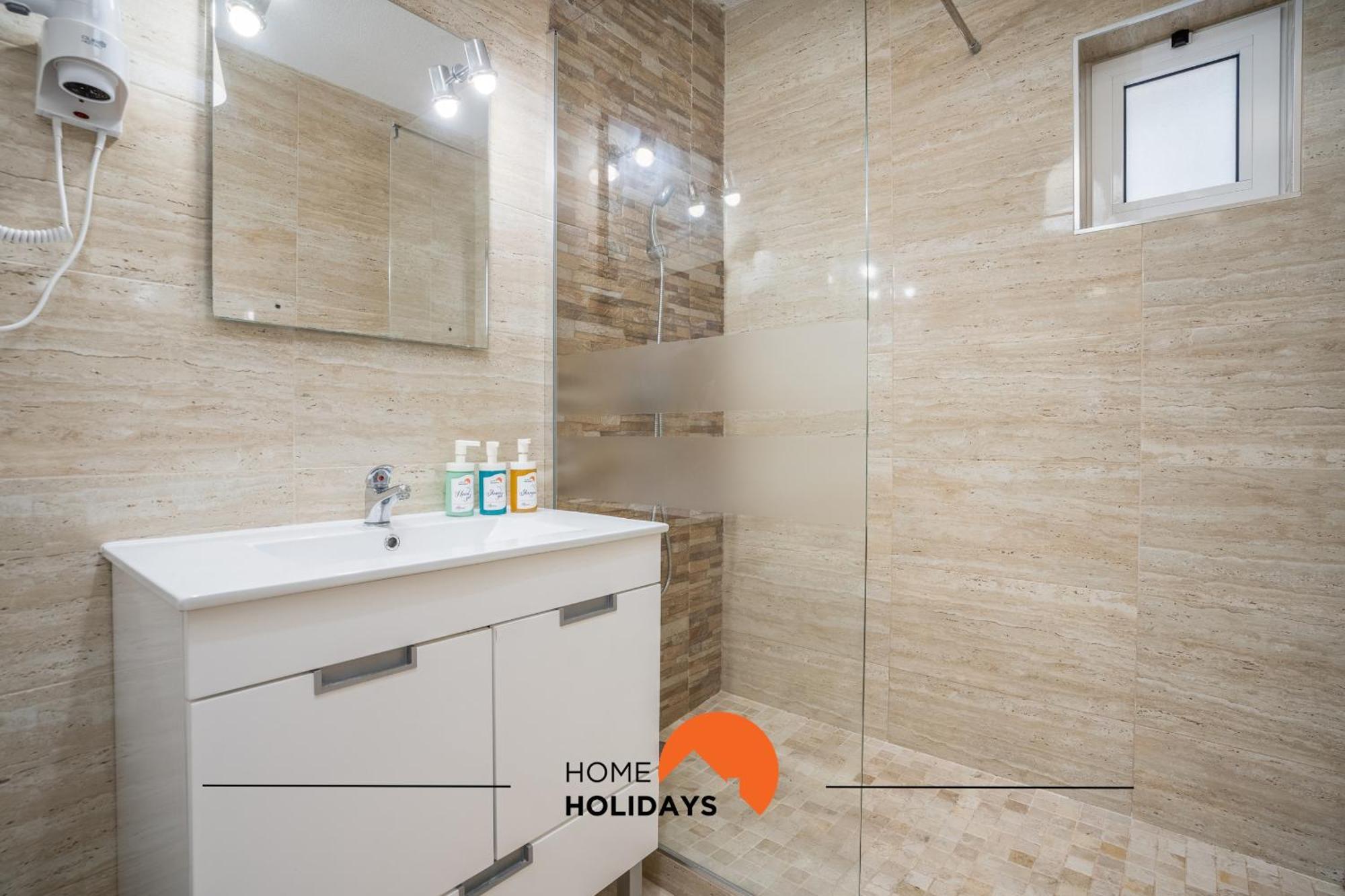 #002 Donalds Flat By Holidays *