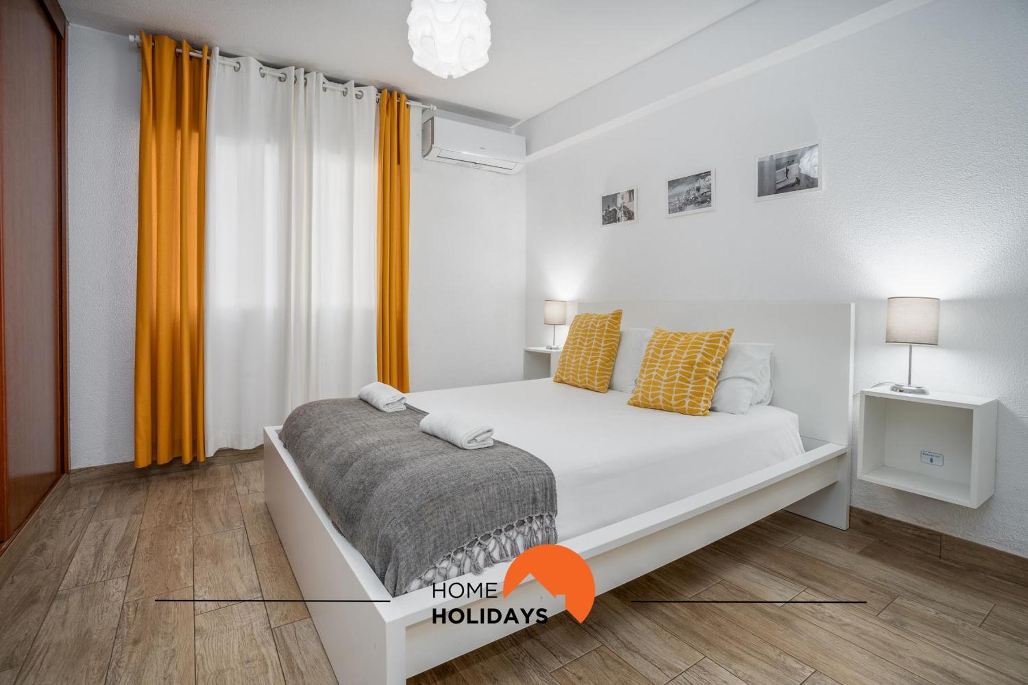 #002 Donalds Flat By Holidays